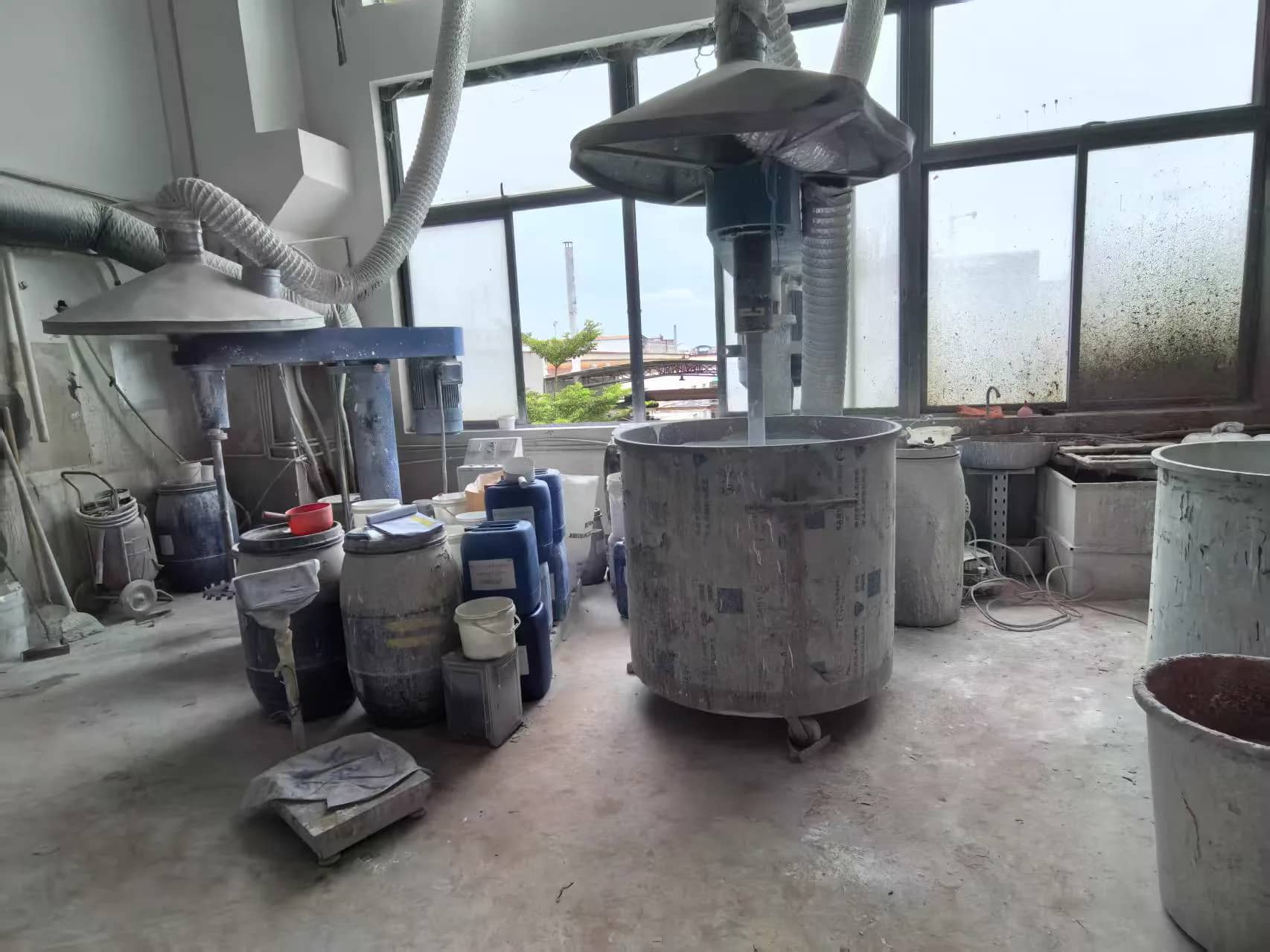 Dispersion equipment in the Shunfengshan Foshan workshop